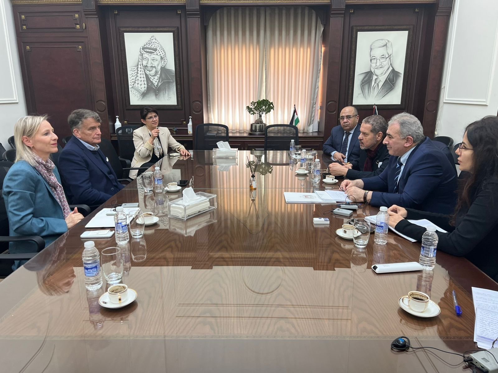 *ممثل الرئيس الخاص وسفير دولة فلسطين لدى لبنان يستقبلان المفوض العام بالإنابة للأونروا ومديرة شؤونها في لبنان*