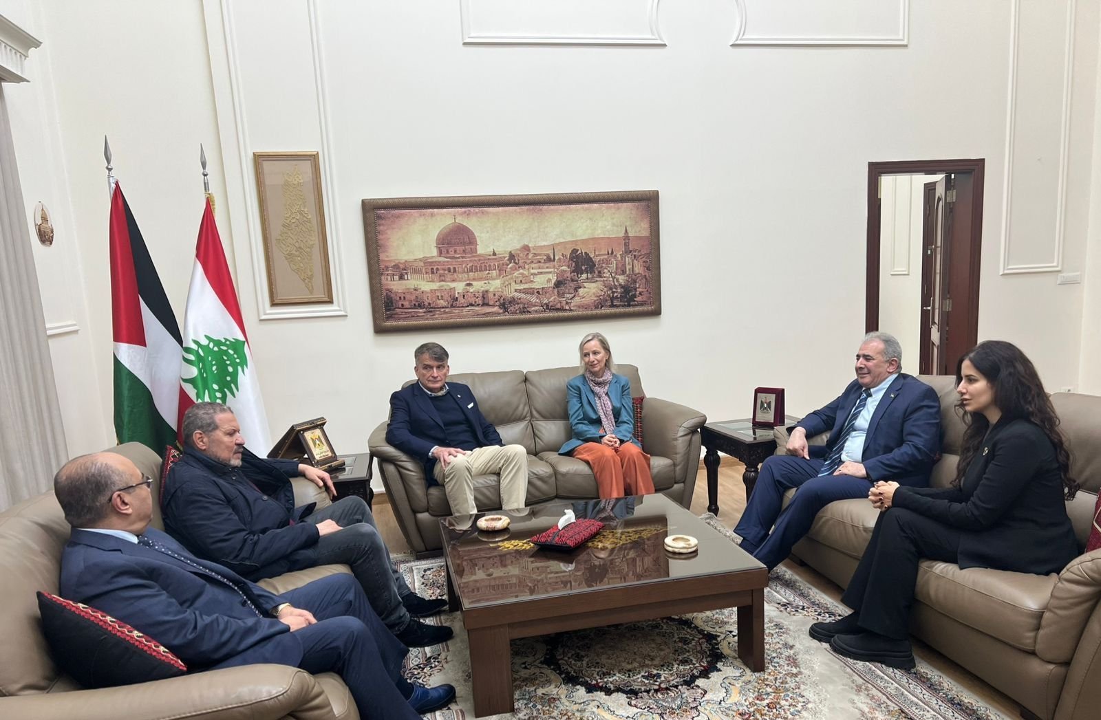 *ممثل الرئيس الخاص وسفير دولة فلسطين لدى لبنان يستقبلان المفوض العام بالإنابة للأونروا ومديرة شؤونها في لبنان*