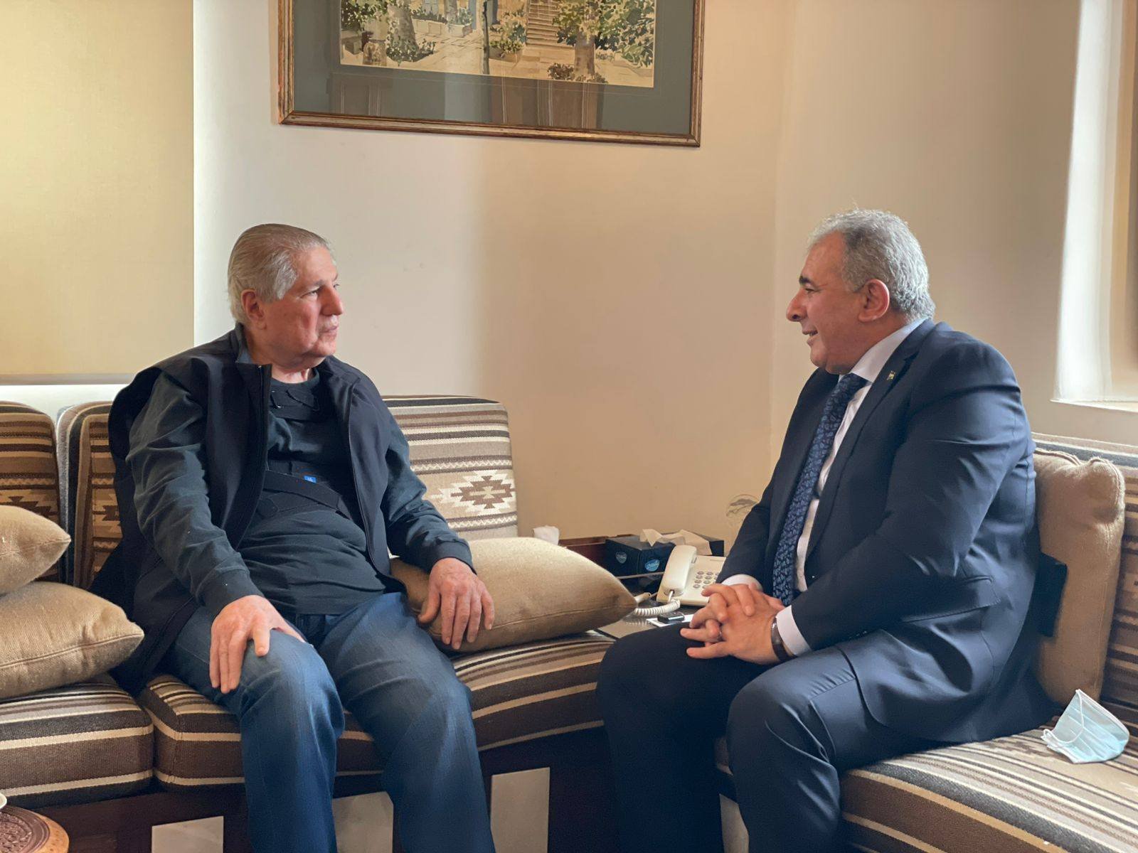 السفير الاسعد يزور الرئيس امين الجميل