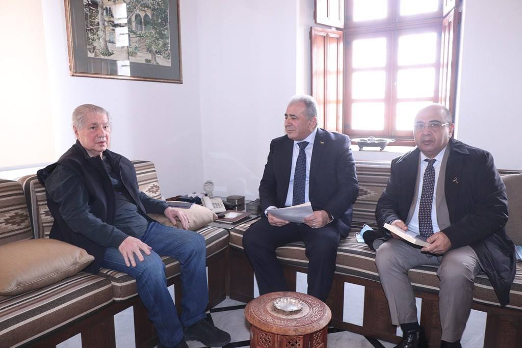 السفير الاسعد يزور الرئيس امين الجميل