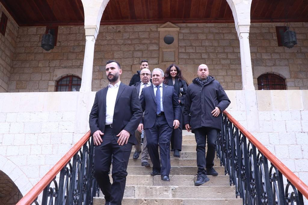 السفير الاسعد يزور الرئيس امين الجميل