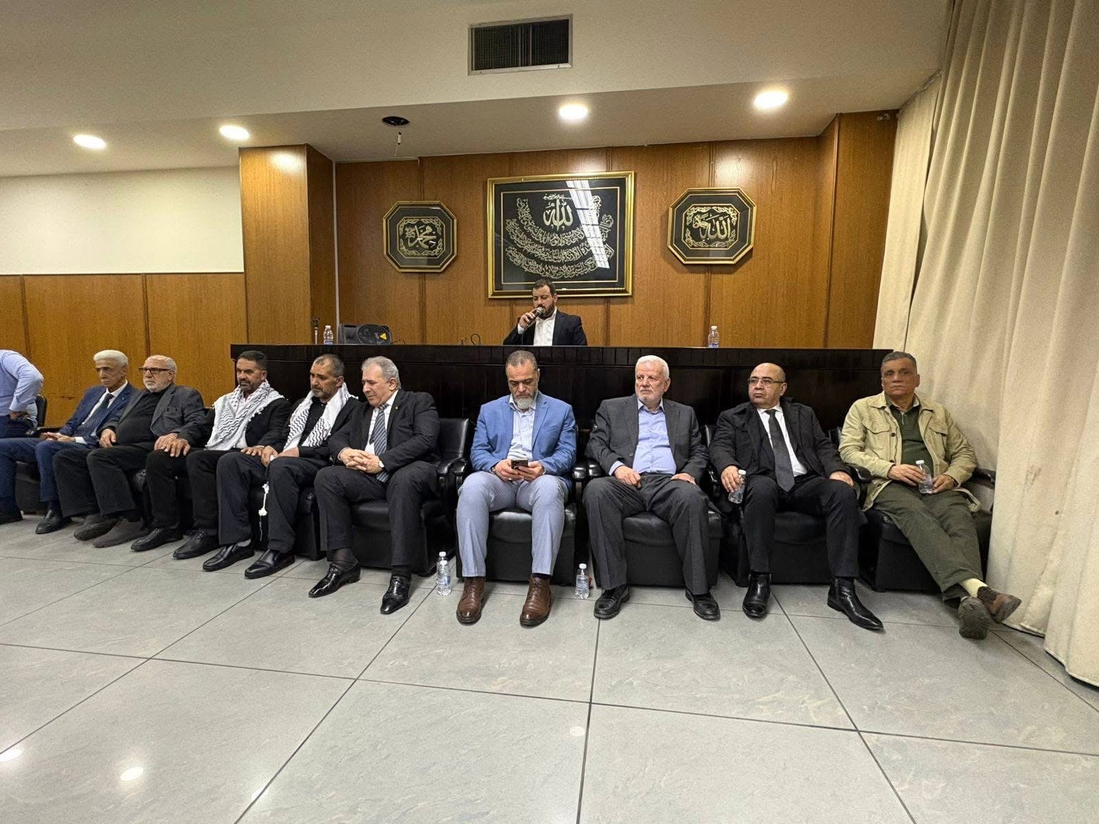 باسم الرئيس محمود عباس السفير الأسعد يقدّم درع فلسطين لعائلة المغربي