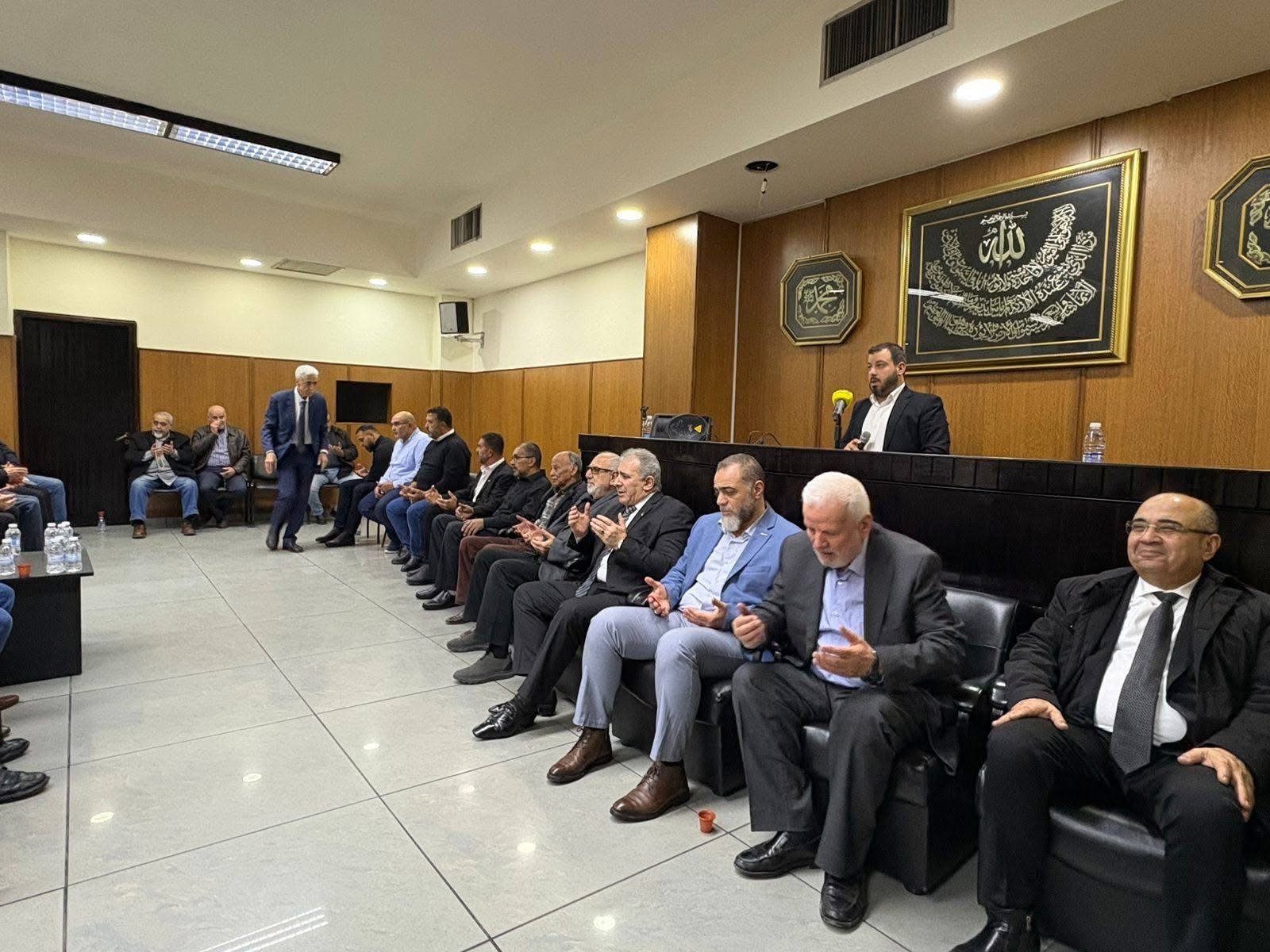 باسم الرئيس محمود عباس السفير الأسعد يقدّم درع فلسطين لعائلة المغربي