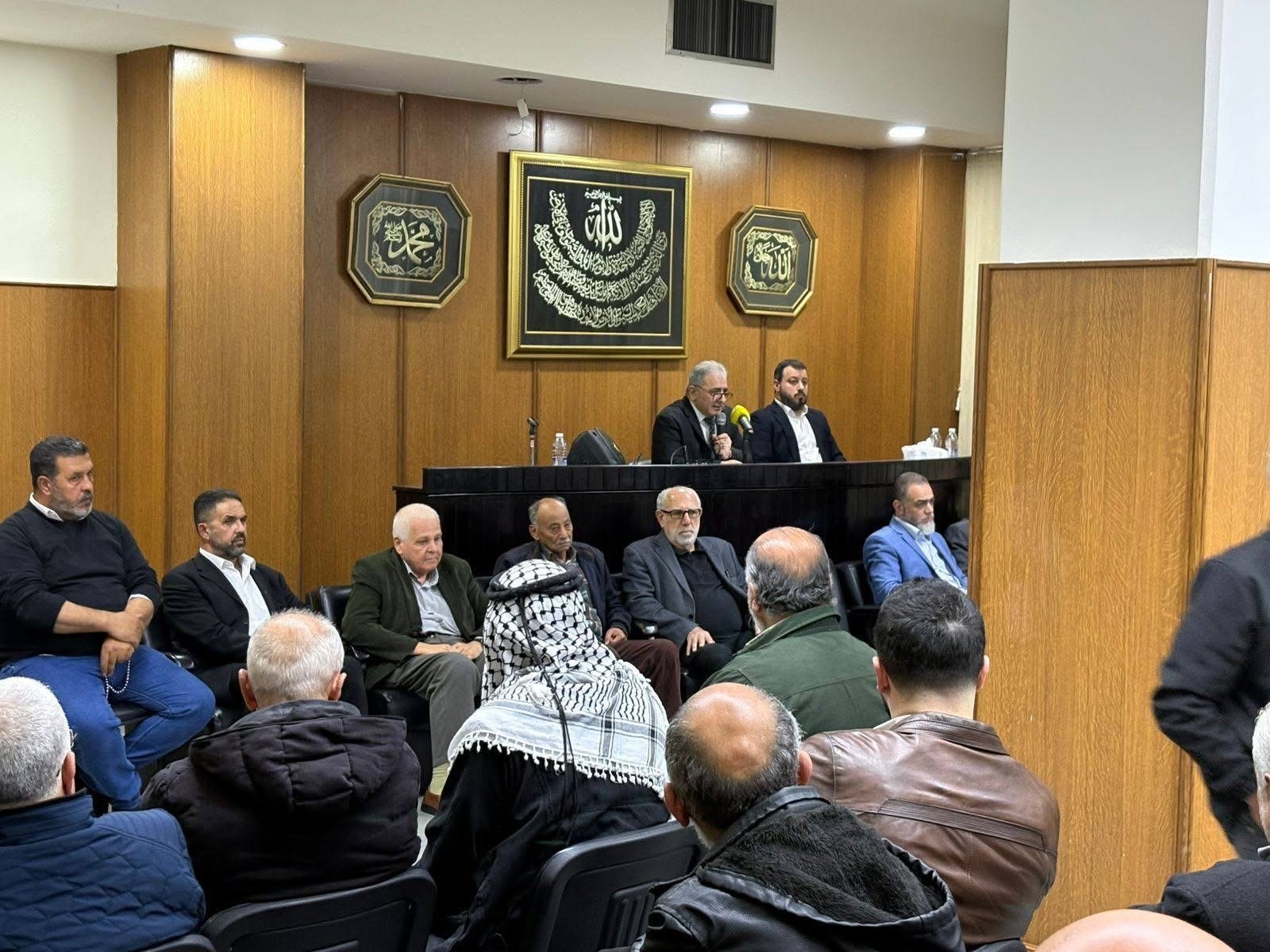 باسم الرئيس محمود عباس السفير الأسعد يقدّم درع فلسطين لعائلة المغربي
