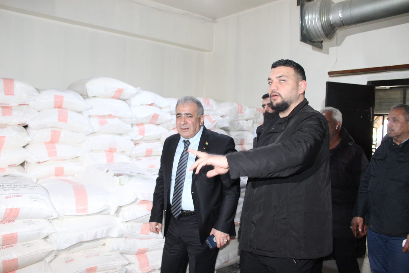 سفير دولة فلسطين في لبنان يزور مخيمات منطقة صور ويؤكد استمرار دعم صمود أبناء شعبنا في الجنوب