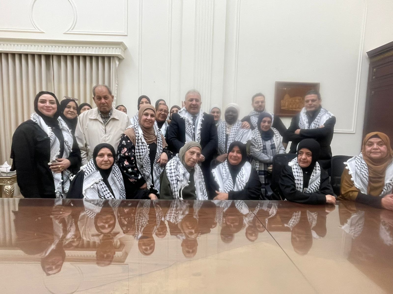 السفير الفلسطيني في لبنان يلتقي عائلات الشهداء لبحث أوضاعهم المعيشية في ظل الظروف الراهنة Description  English Content  English Title (English) * Description  Cancel                  Add more media after this  Add Media                          Done