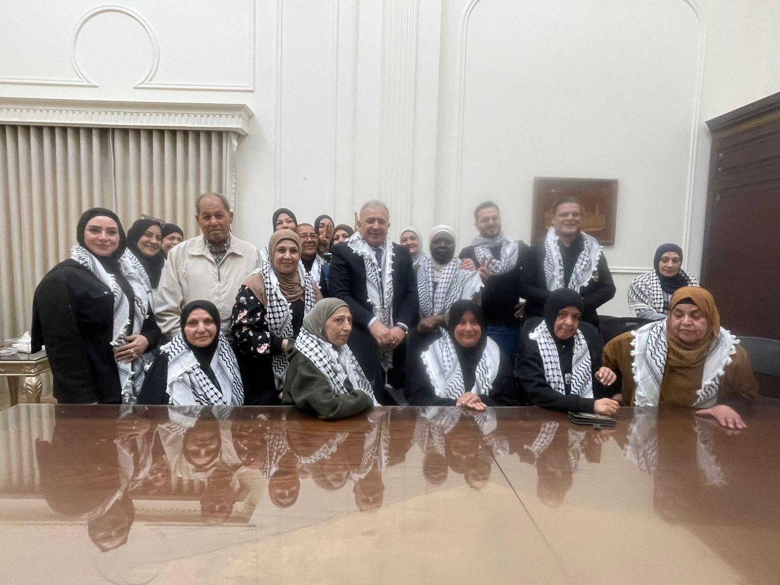 السفير الفلسطيني في لبنان يلتقي عائلات الشهداء لبحث أوضاعهم المعيشية في ظل الظروف الراهنة Description  English Content  English Title (English) * Description  Cancel                  Add more media after this  Add Media                          Done